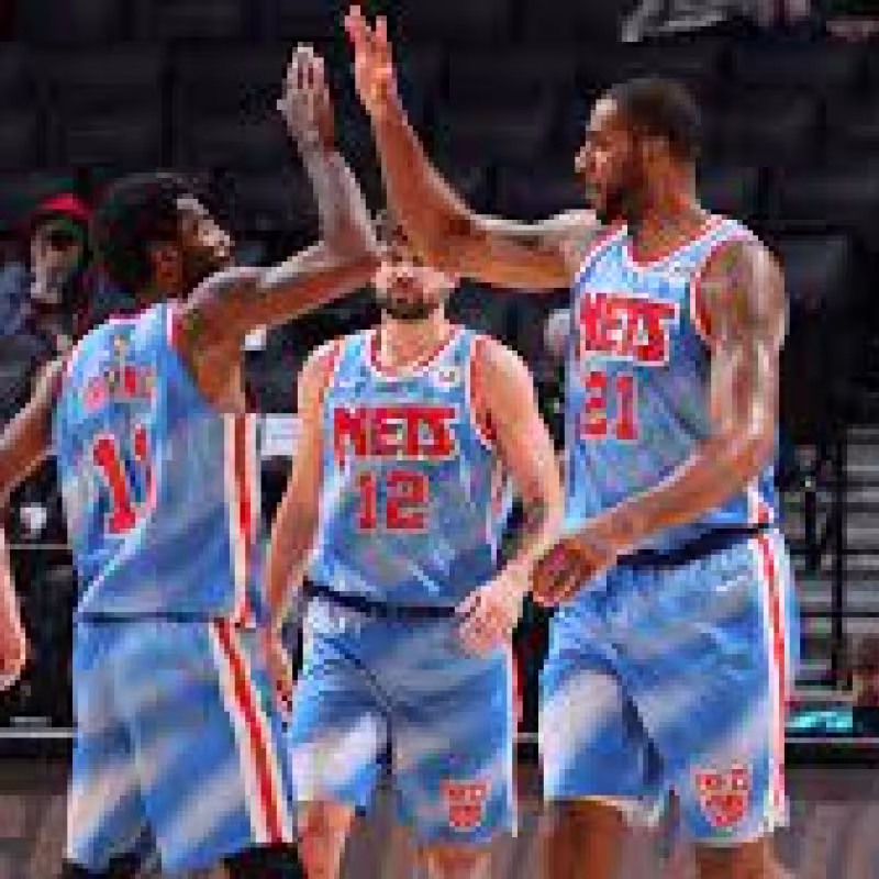 LaMarcus Aldridge podría volver a jugar junto a Kyrie Irving. 