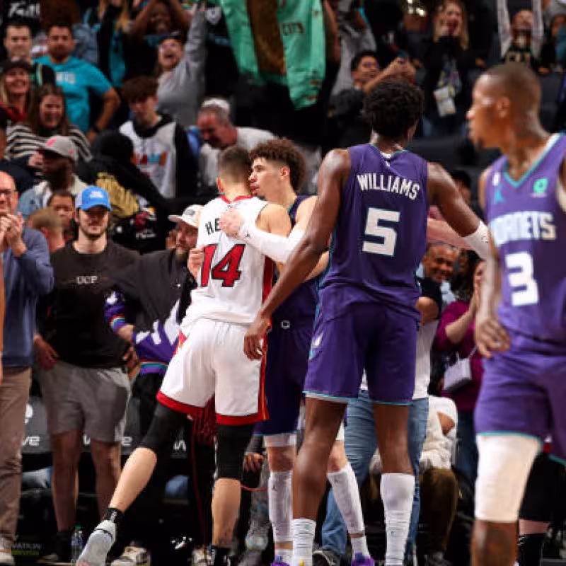 LaMelo Ball gana a Miami Heat. Foto: gettyimages
