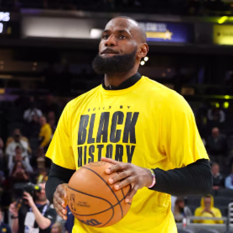 LeBron James, antes de enfrentarse a Indiana Pacers.