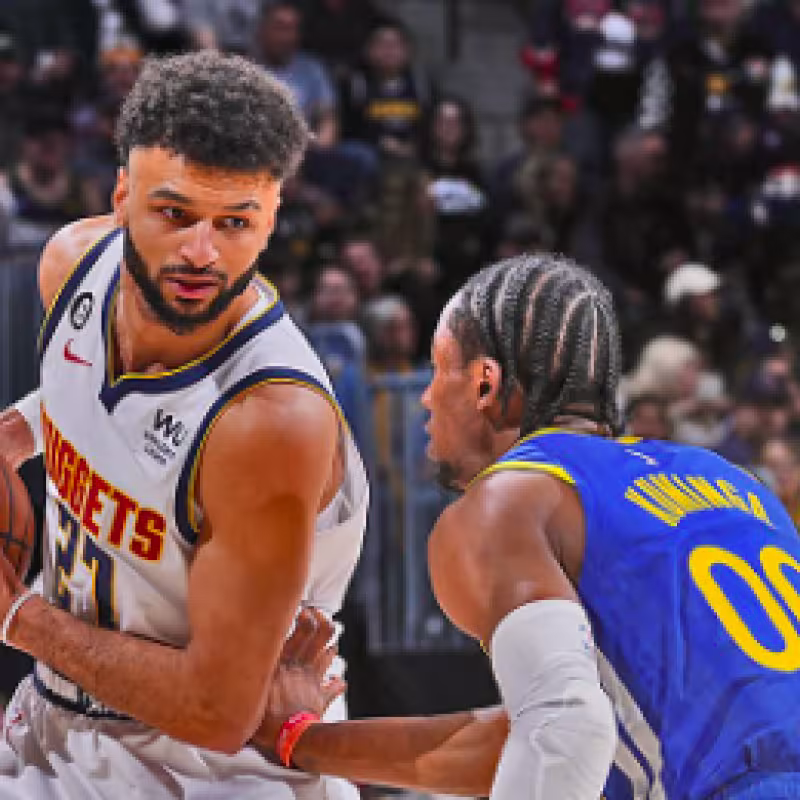 Jamal Murray, ante Jonathan Kuminga, en el Nuggets-Warriors.