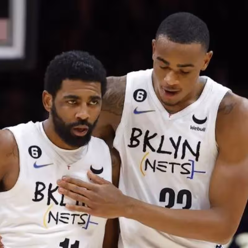 Nic Claxton y Kyrie Irving, en su etapa en Brooklyn Nets. 