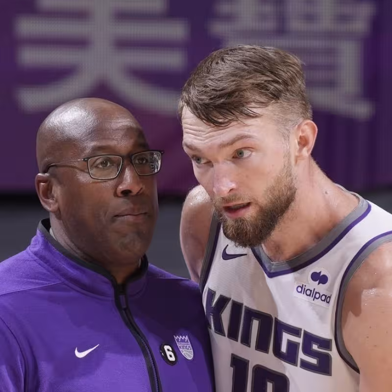Mike Brown, entrenador de Sacramento Kings.