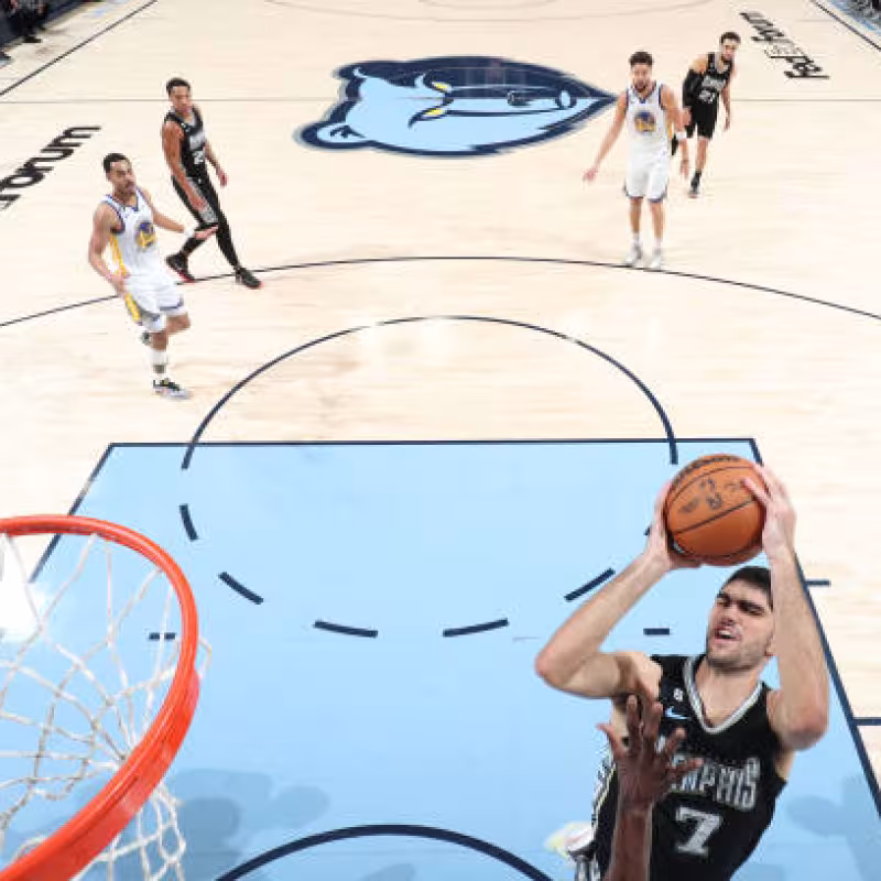 Santi Aldama, actuación ante Warriors. Foto: gettyimages
