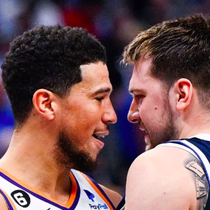 Devin Booker y Luka Doncic intercambiaron palabras.