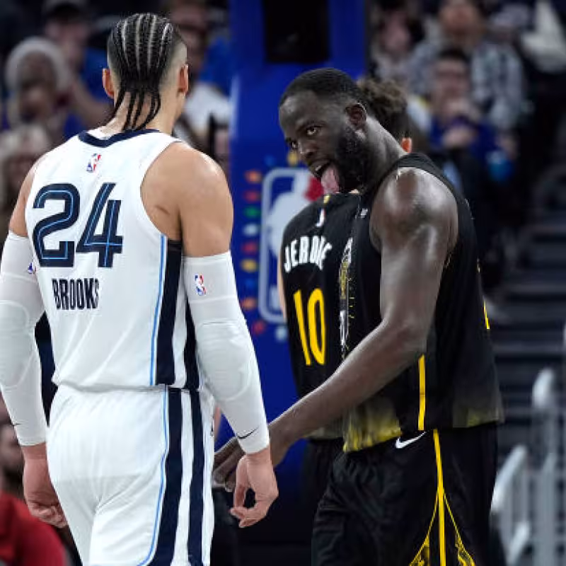 Draymond Green, rajada contra Dillon Brooks. Foto: gettyimages