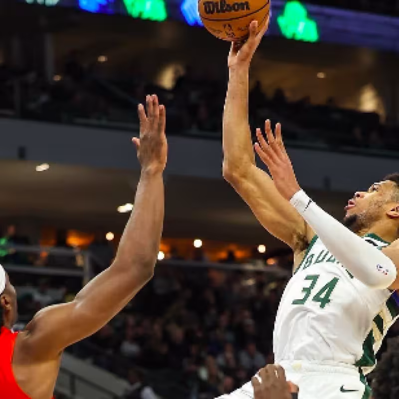 Giannis Antetokounmpo, estrella de Milwaukee Bucks. 