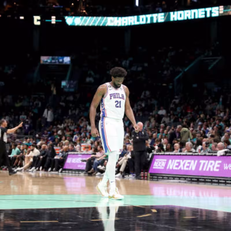Joel Embiid, estadísticas NBA contra Hornets. Foto: gettyimages