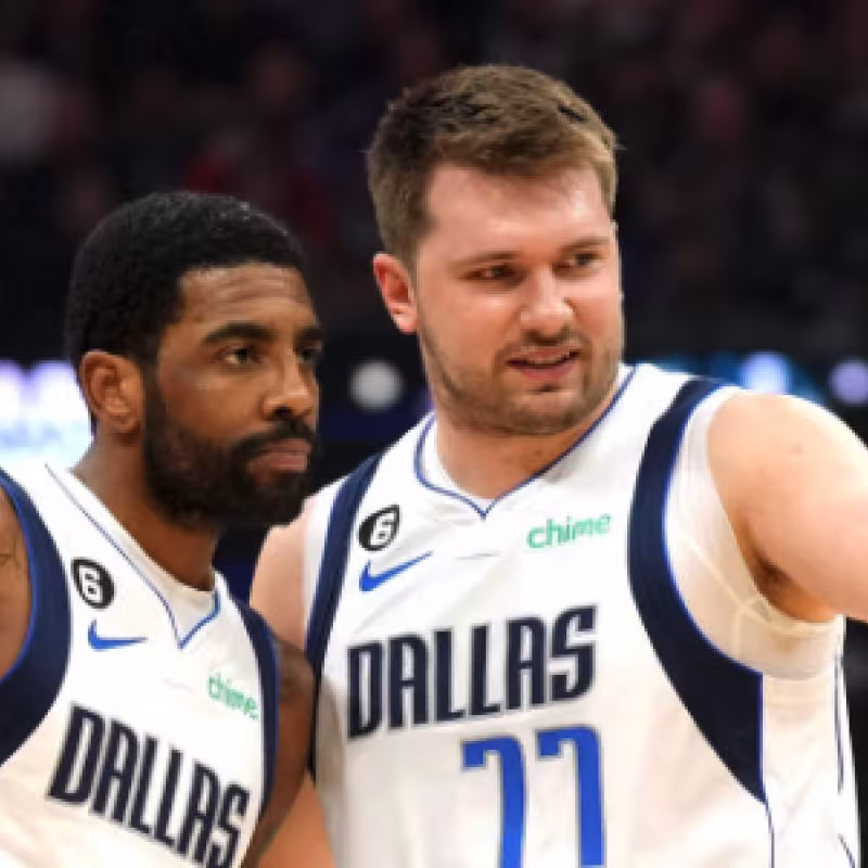 Irving y Doncic, en un partido de Dallas Mavericks. 