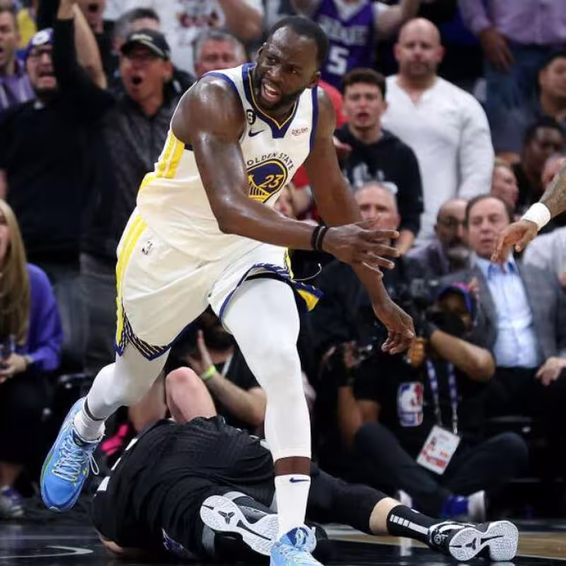 Draymond Green, tras pisar a Domantas Sabonis