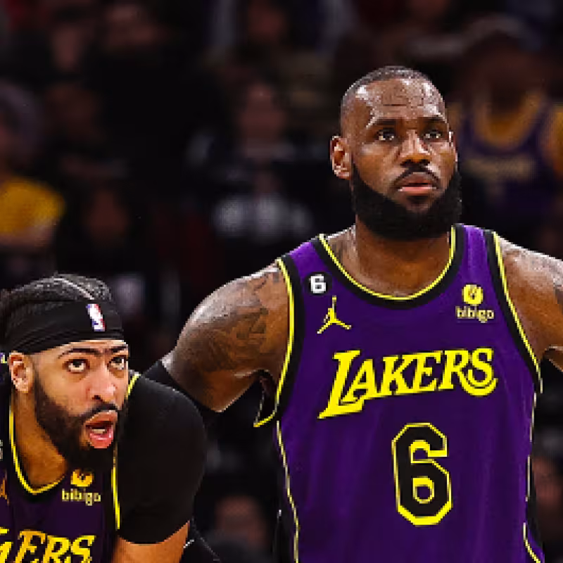 LeBron James y Anthony Davis, estrellas de Los Angeles Lakers. 