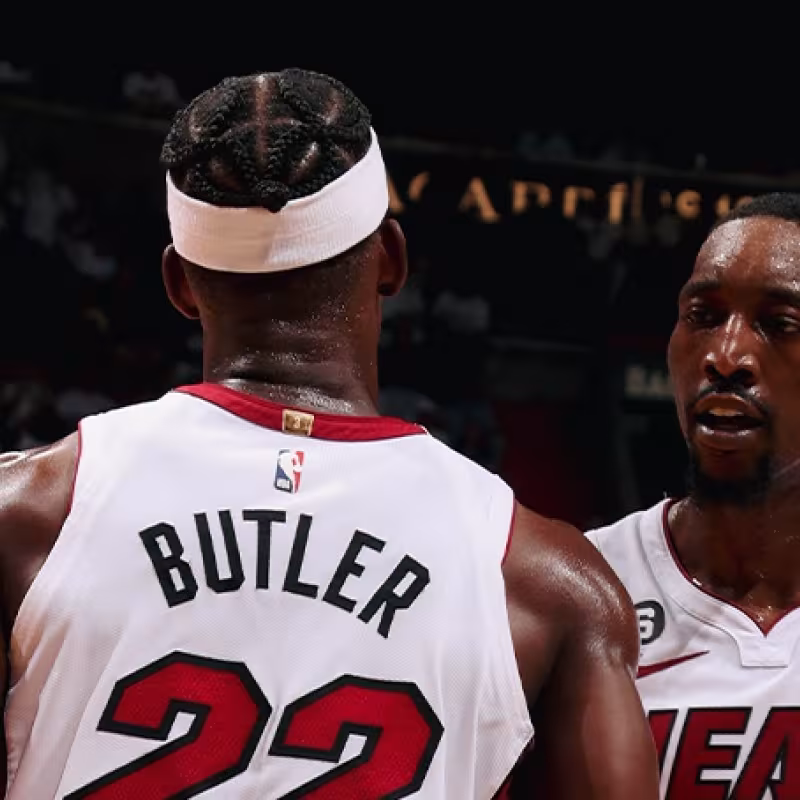Jimmy Butler y Bam Adebayo, estrellas de Miami Heat.