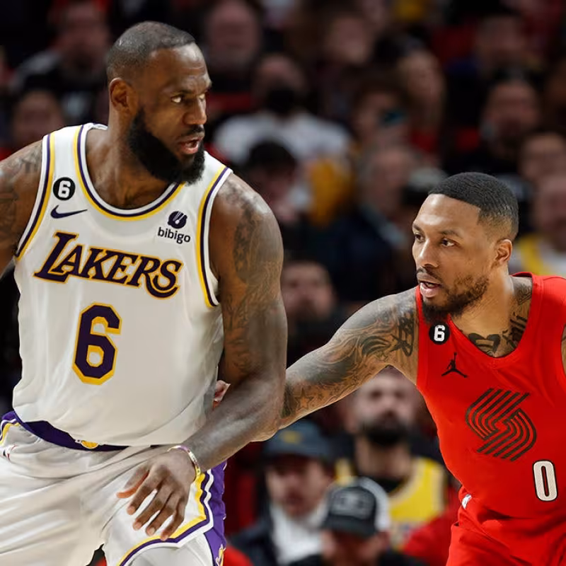Damian Lillard, defendiendo a LeBron James