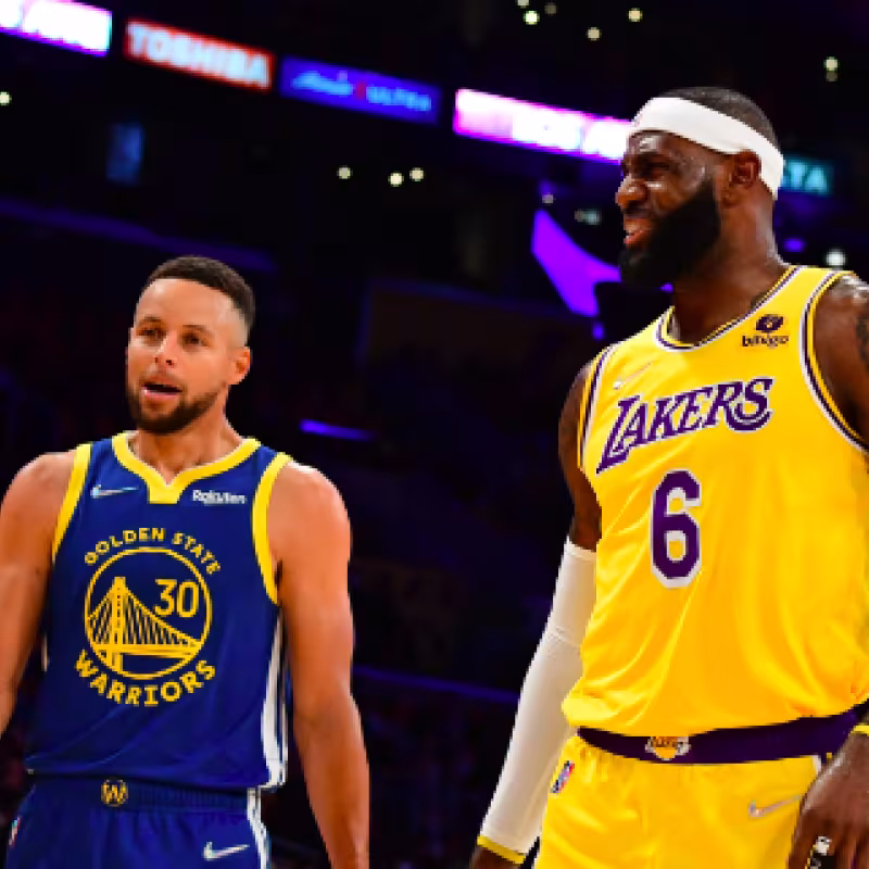 LeBron James y Stephen Curry volverán a enfrentarse en playoffs.