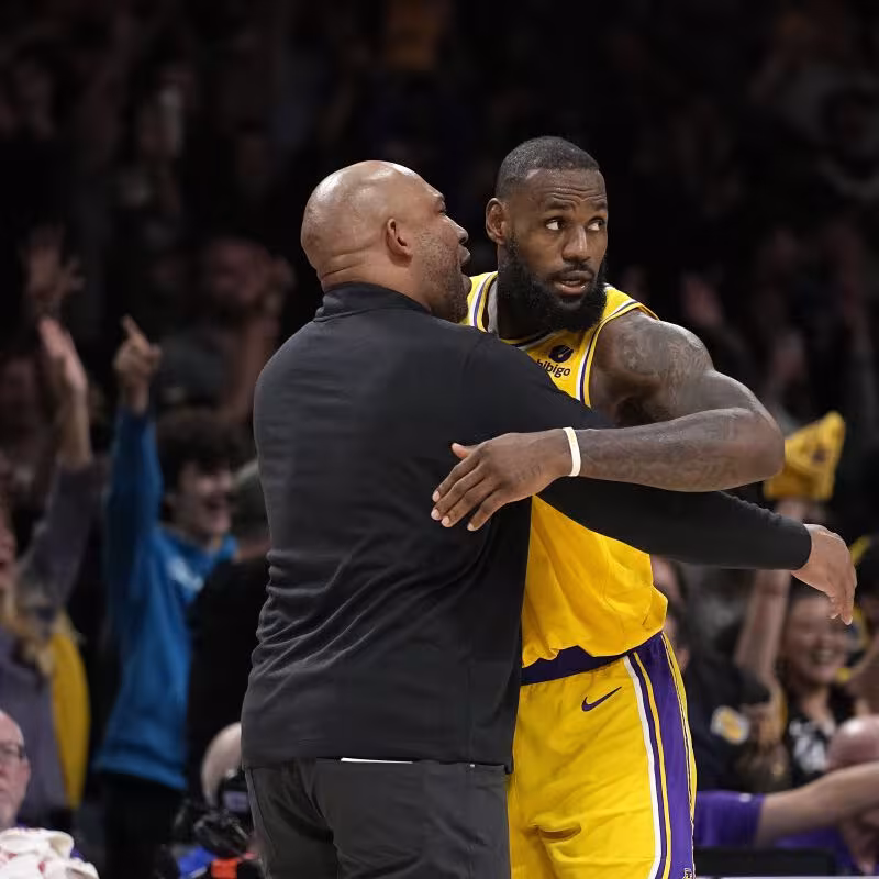 Darvin Ham y LeBron James