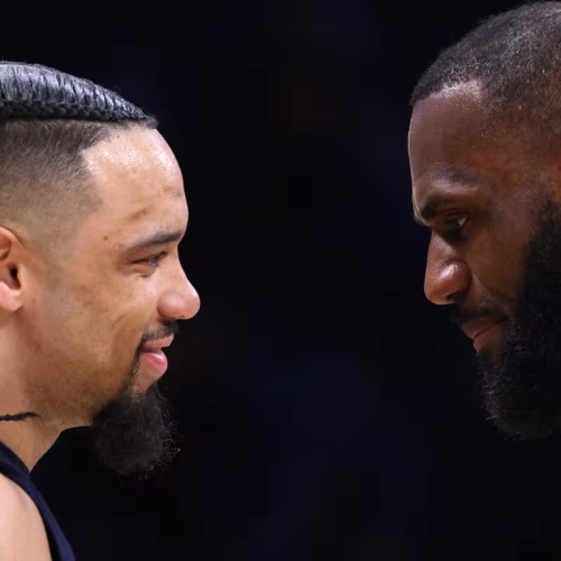 Dillon Brooks y LeBron James