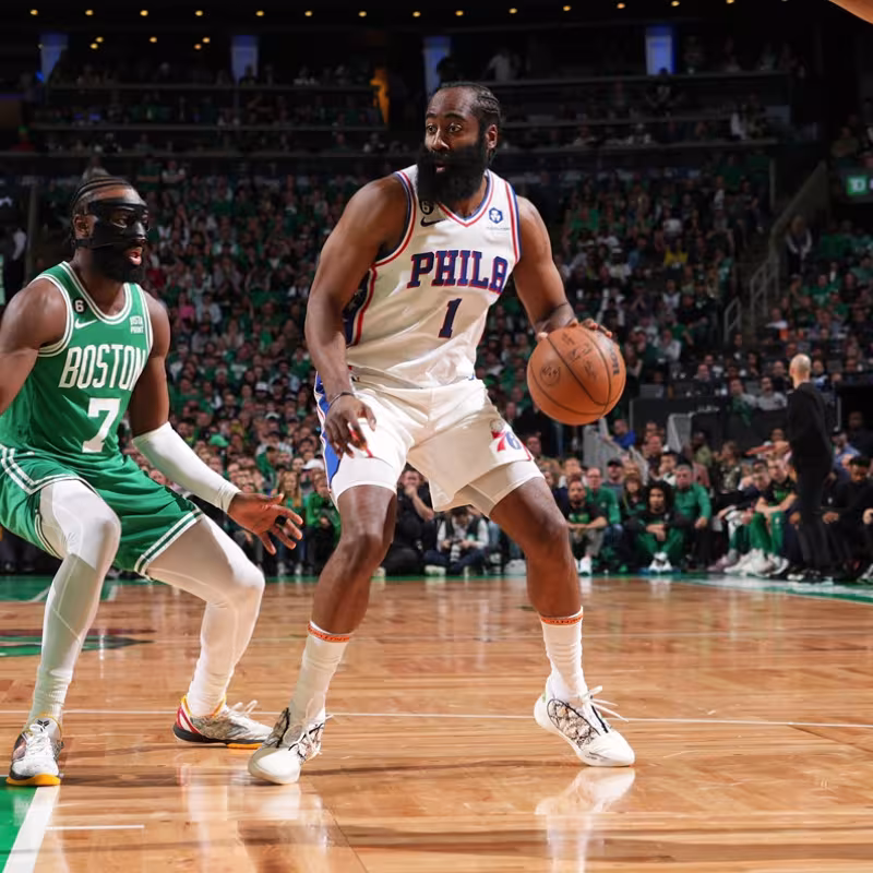 James Harden, en un partido contra los Boston Celtics