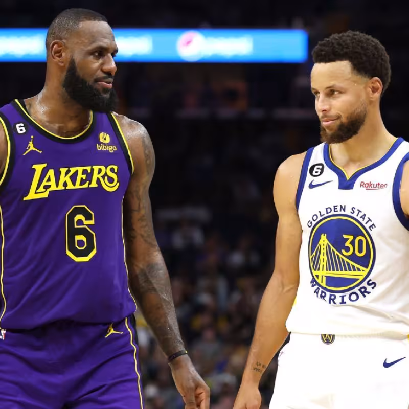 LeBron James y Stephen Curry, dos leyendas de la historia del baloncesto