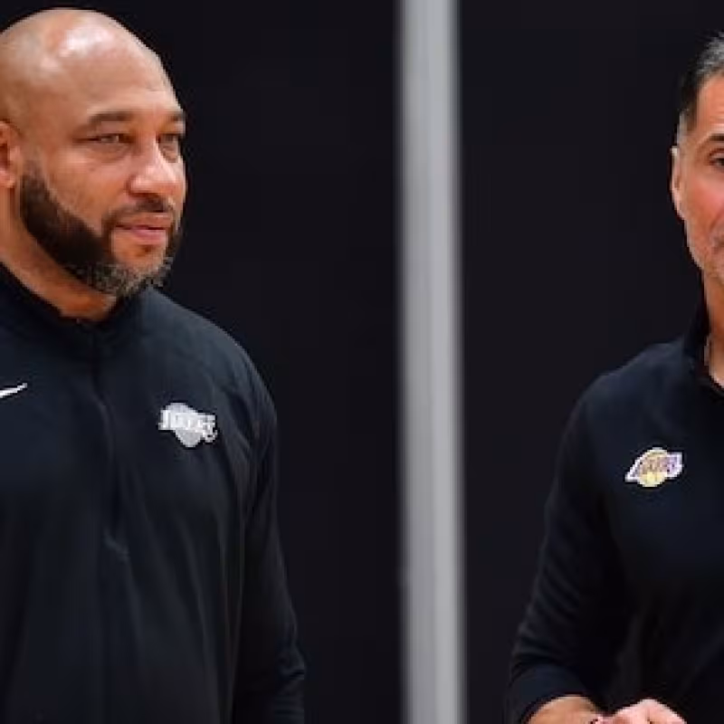 Darvin Ham y Rob Pelinka.