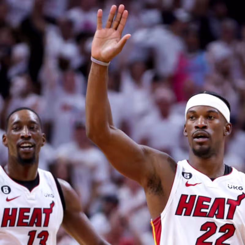 Bam Adebayo y Jimmy Butler