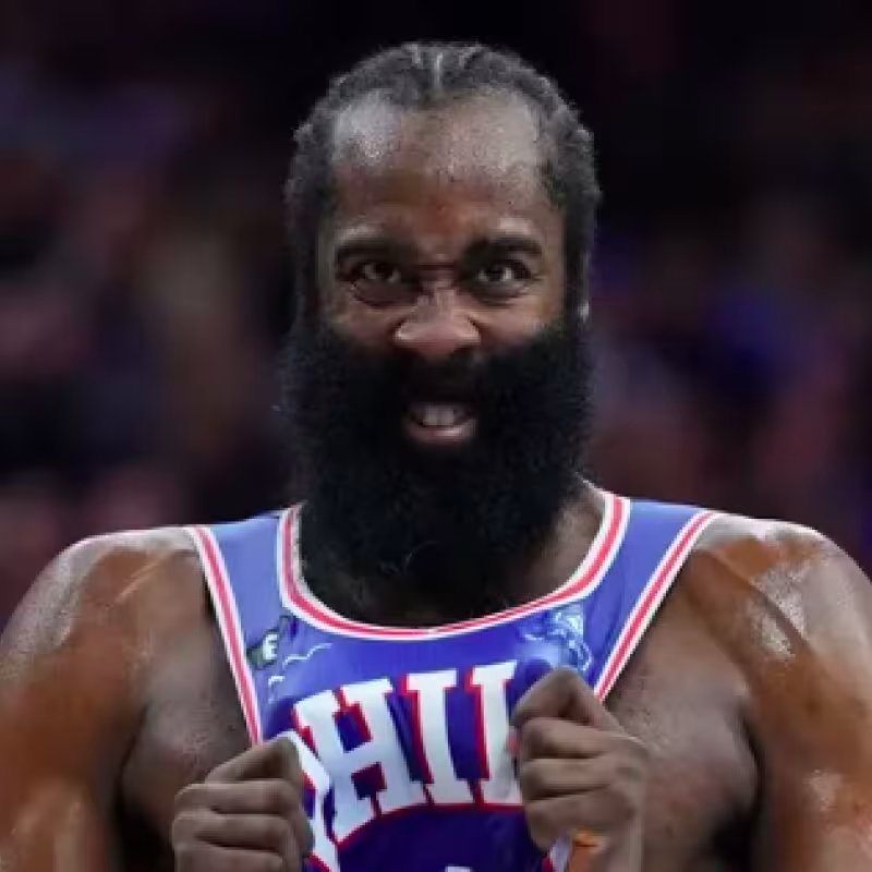 James Harden, estrella de Philadelphia 76ers.
