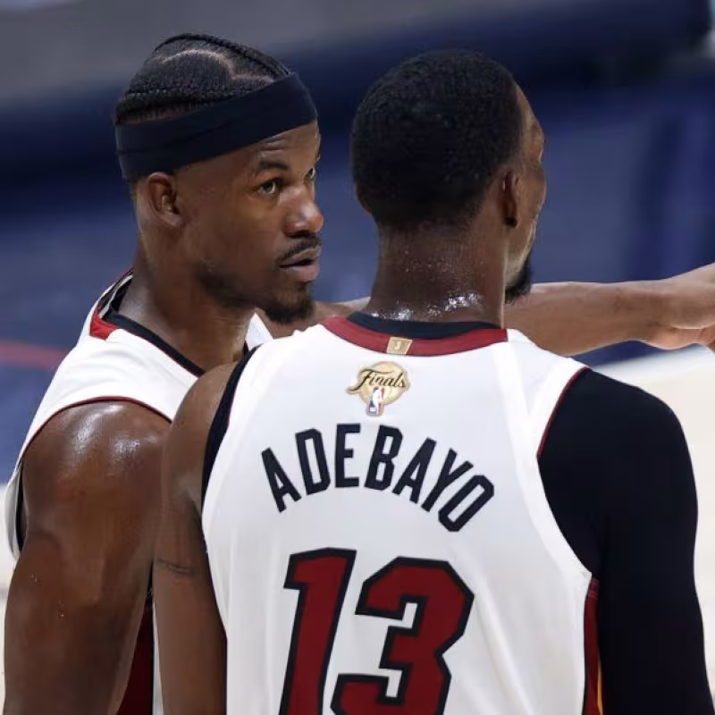 Jimmy Butler y Bam Adebayo