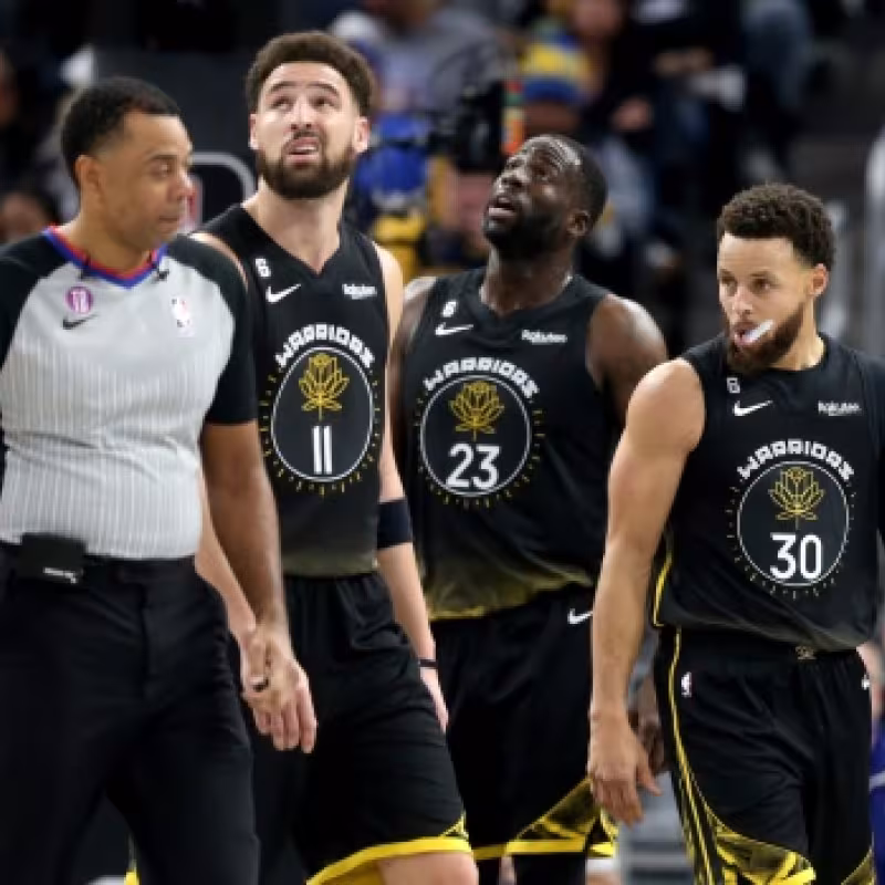 Kevon Looney, Klay Thompson, Draymond Green y Stephen Curry