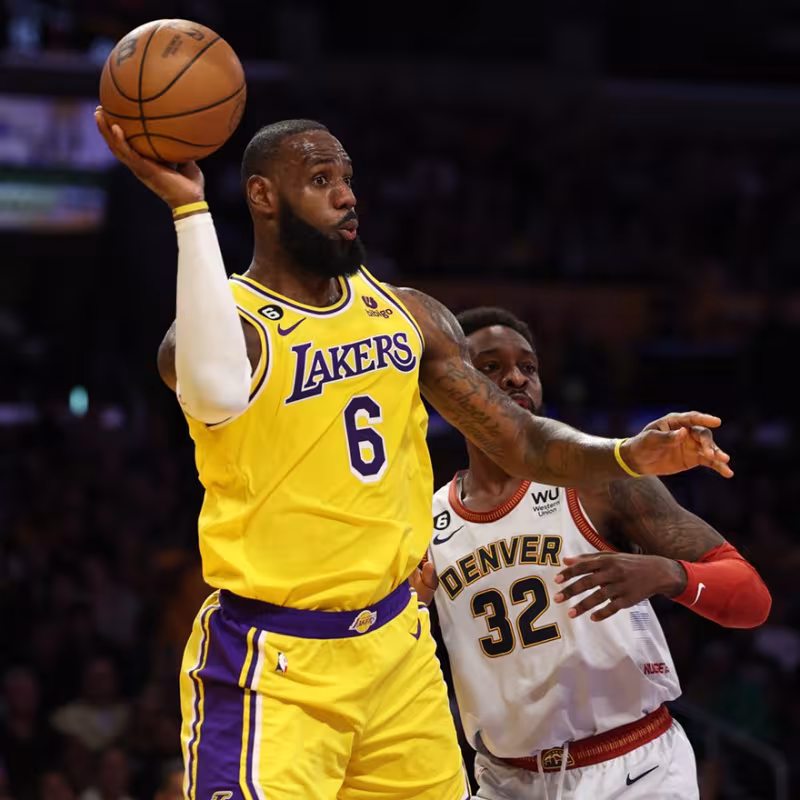 LeBron James, en un partido contra los Denver Nuggets