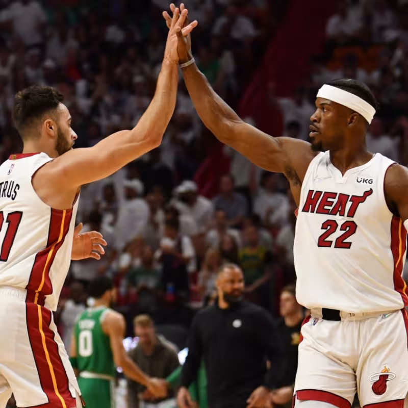 Max Strus y Jimmy Butler