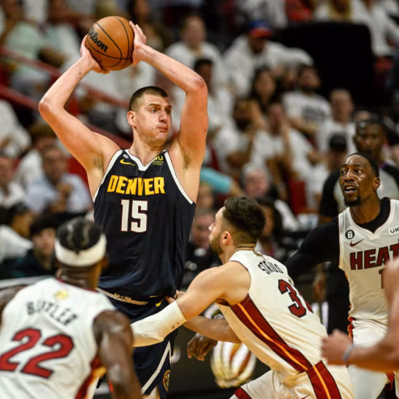 Nikola Jokic acaricia anillo. Foto: gettyimages