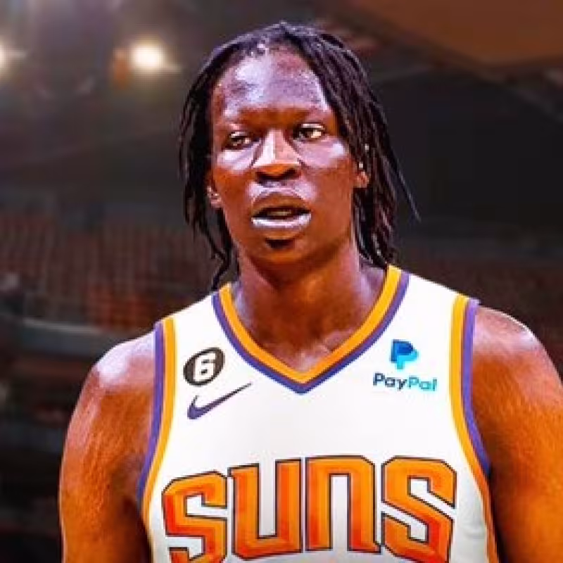 Bol Bol, nuevo jugador de Phoenix Suns.