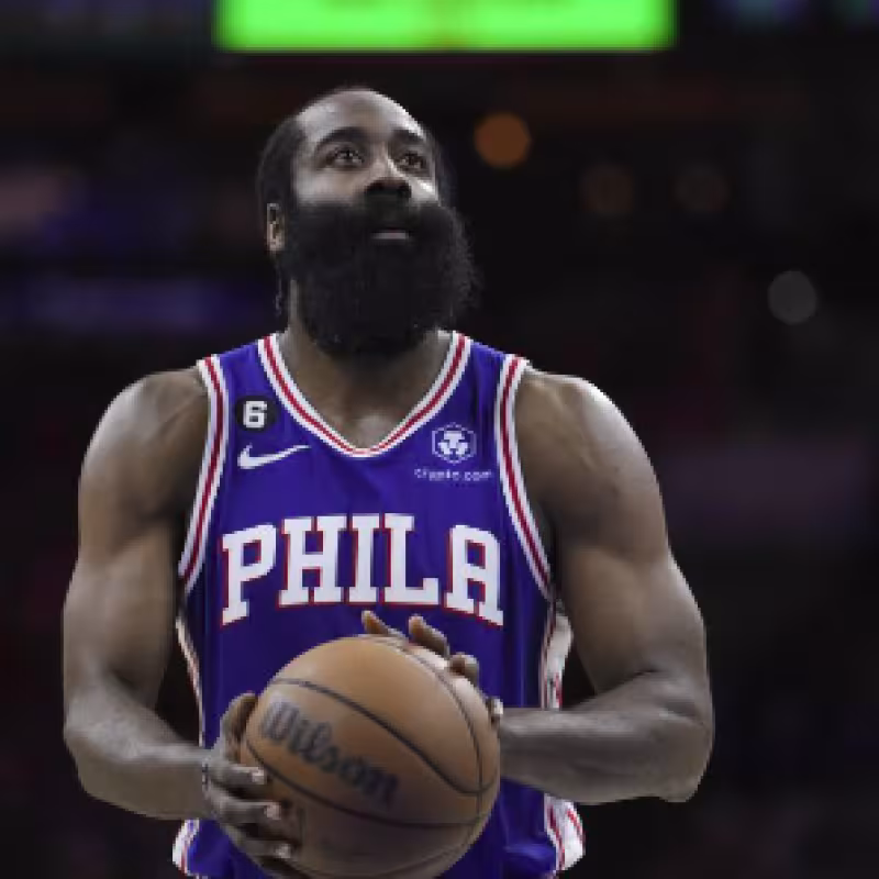 James Harden, con la camiseta de Philadelphia 76ers.