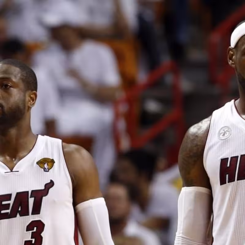 Dwyane Wade y LeBron James, ex jugadores de Miami Heat.