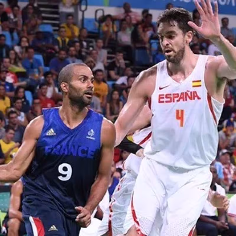 Tony Parker y Pau Gasol, ex jugadores de baloncesto.