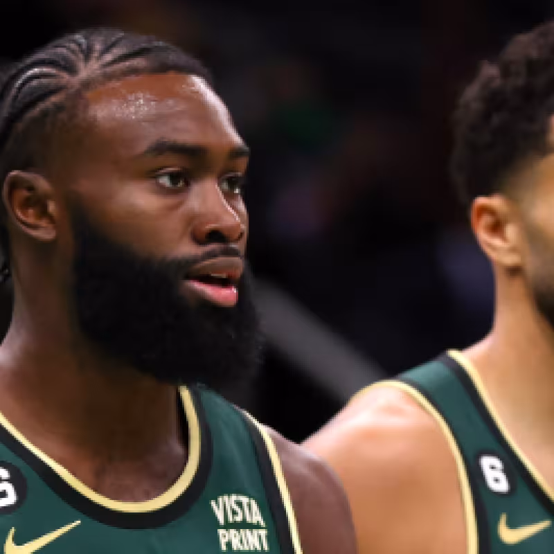 Jaylen Brown y Jayson Tatum, estrellas de los Celtics. 