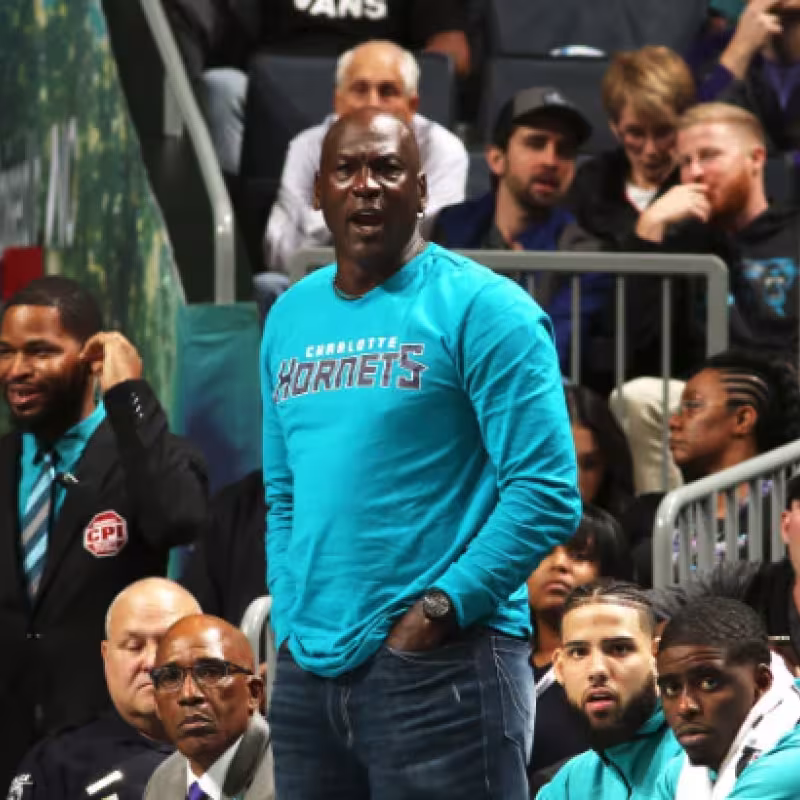 Michael Jordan ya no es el dueño de Charlotte Hornets. 