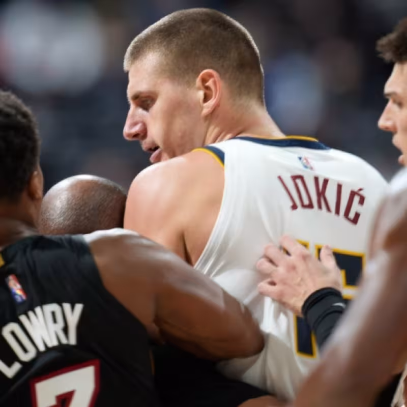 Nikola Jokic, tras cometer una durísima falta sobre Markieff Morris