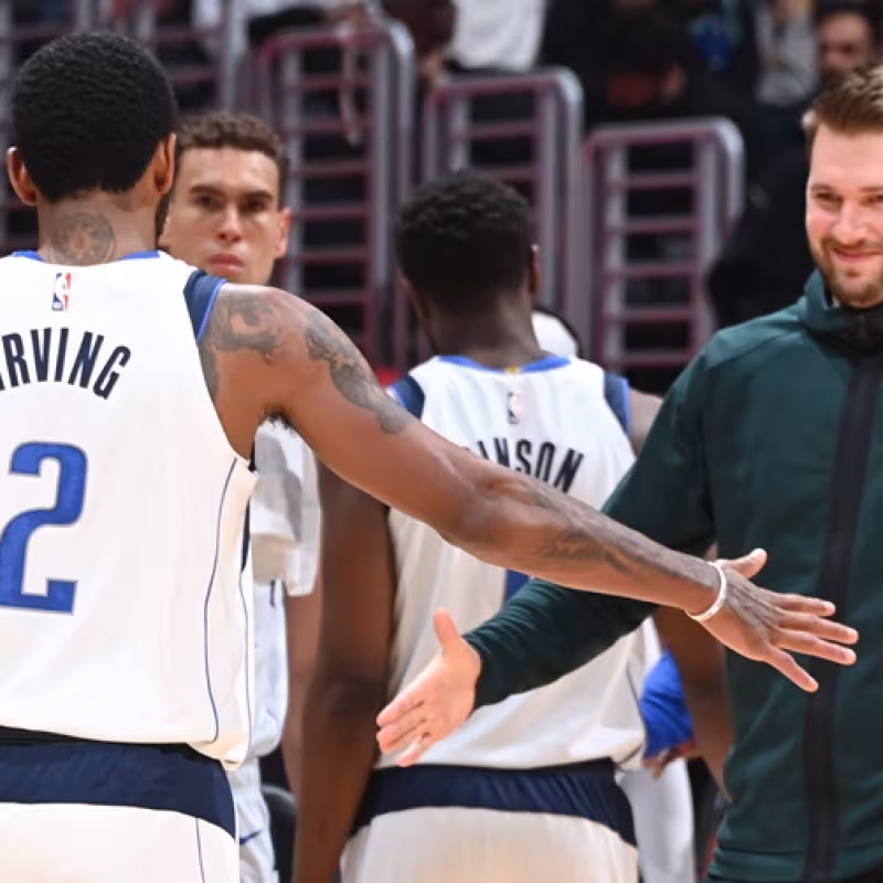 Kyrie Irving y Luka Doncic