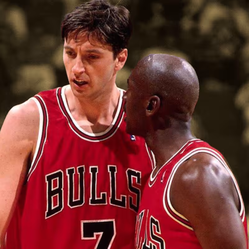 Toni Kukoc y Michael Jordan