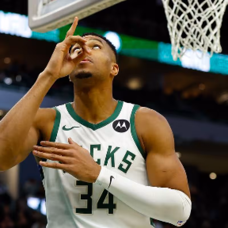 Giannis Antetokounmpo, con la camiseta de Milwaukee Bucks.