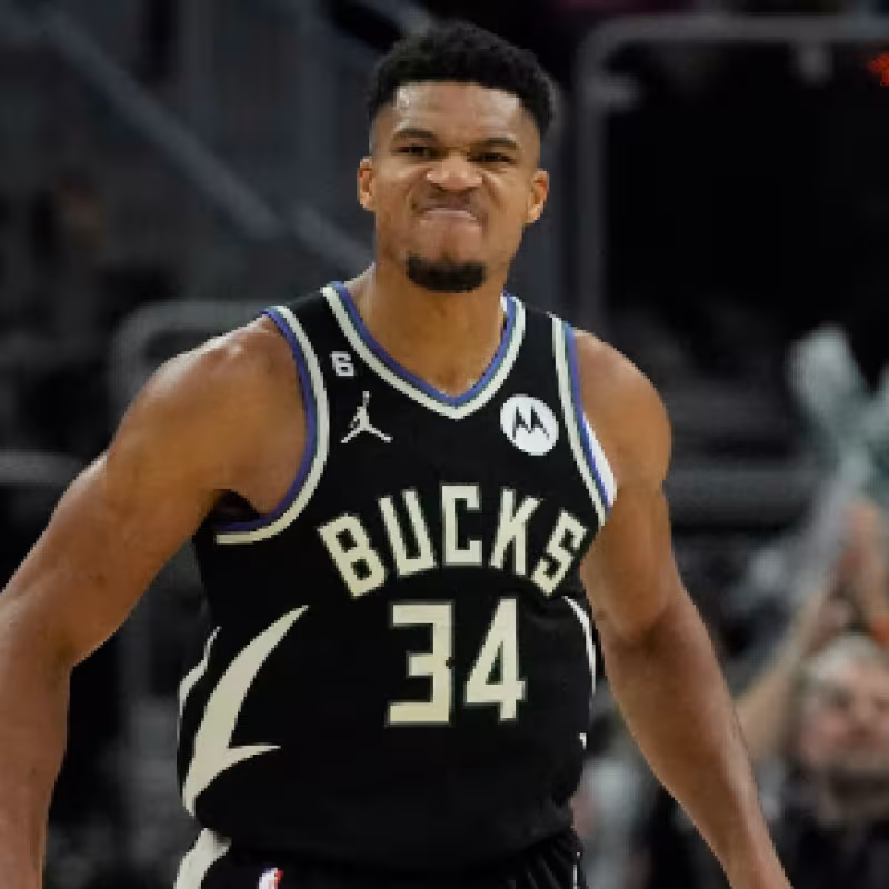 Giannis Antetokounmpo, con la camiseta de Milwaukee Bucks.