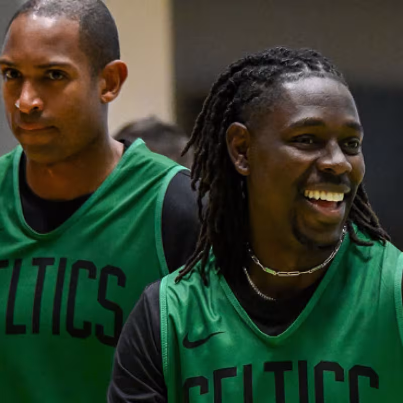 Holiday y Horford, los nuevos bastiones defensivos de los Celtics. 