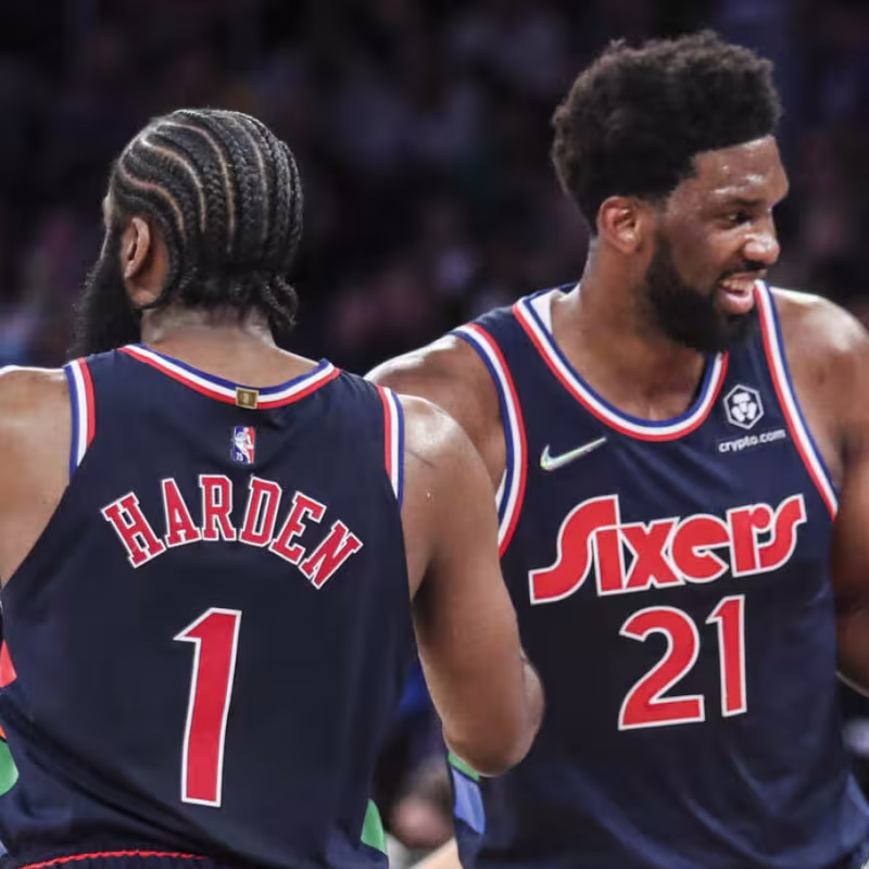 James Harden y Joel Embiid