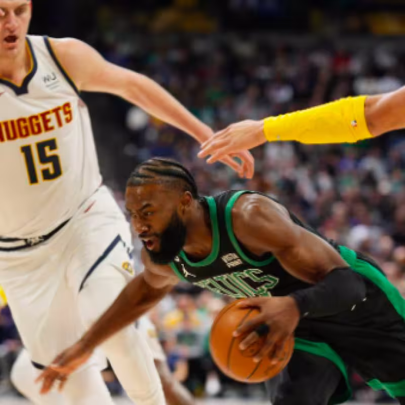 Jokic y Brown tienen los dos mayores contratos de la historia de la NBA. 
