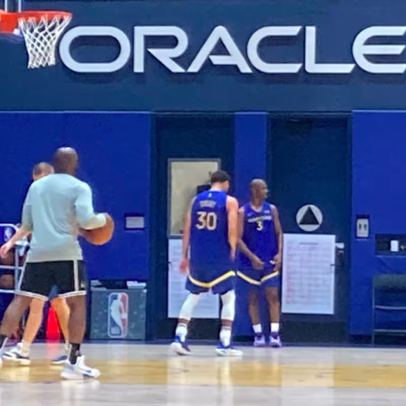 Chris Paul y Stephen Curry, compañeros en Golden State Warriors. 