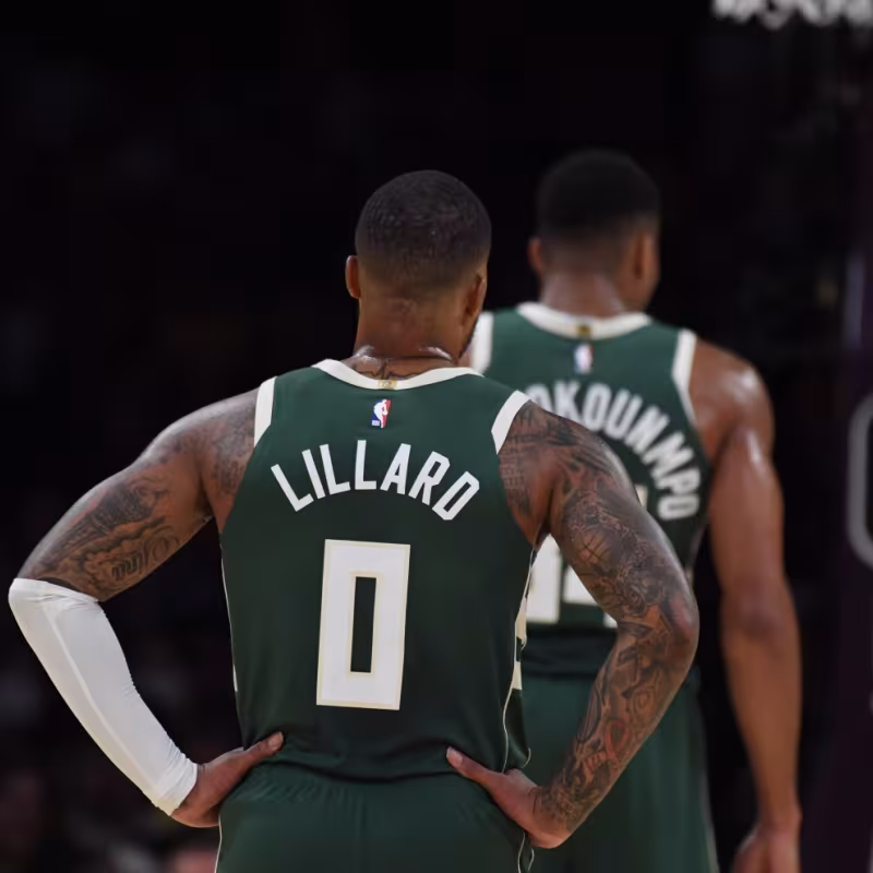 Damian Lillard y Giannis Antetokounmpo