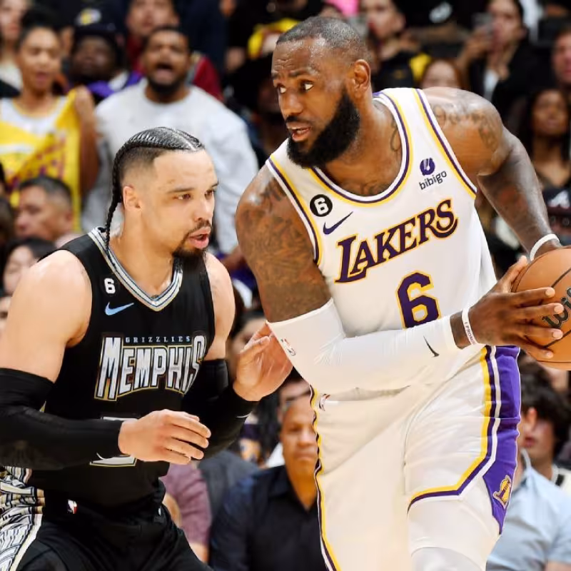 LeBron James, defendido por Dillon Brooks