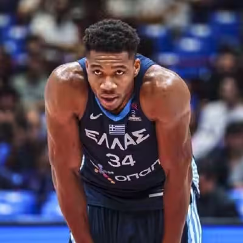Giannis Antetokounmpo, con la camiseta de Grecia.