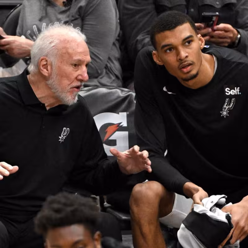 Gregg Popovich y Victor Wembanyama