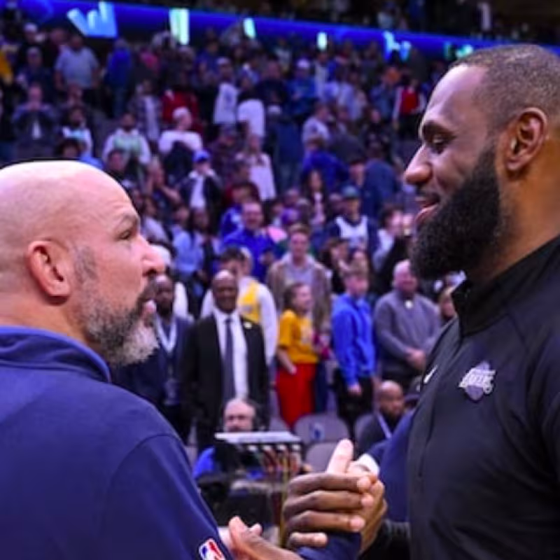 LeBron James, junto a Jason Kidd.