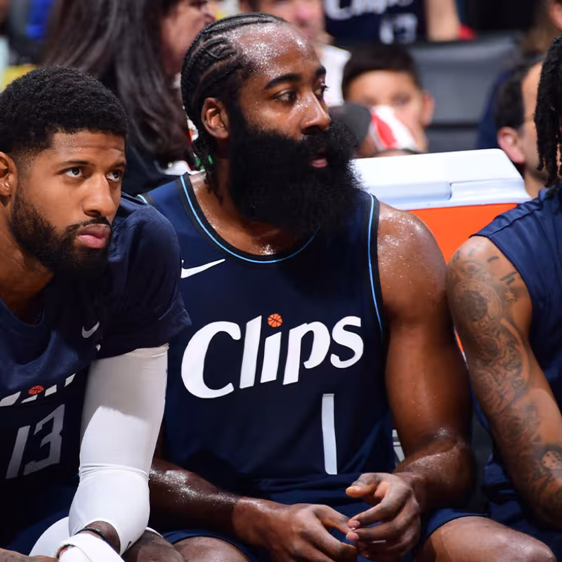 Paul George, James Harden y Bones Hyland